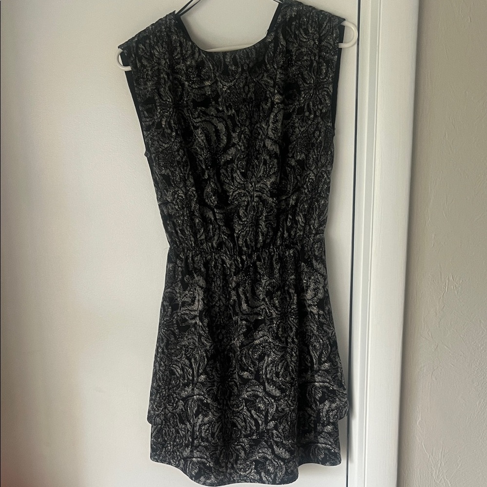 Elegant H&M Black and Gray Patterned Flowy Dress Women’s Size 4